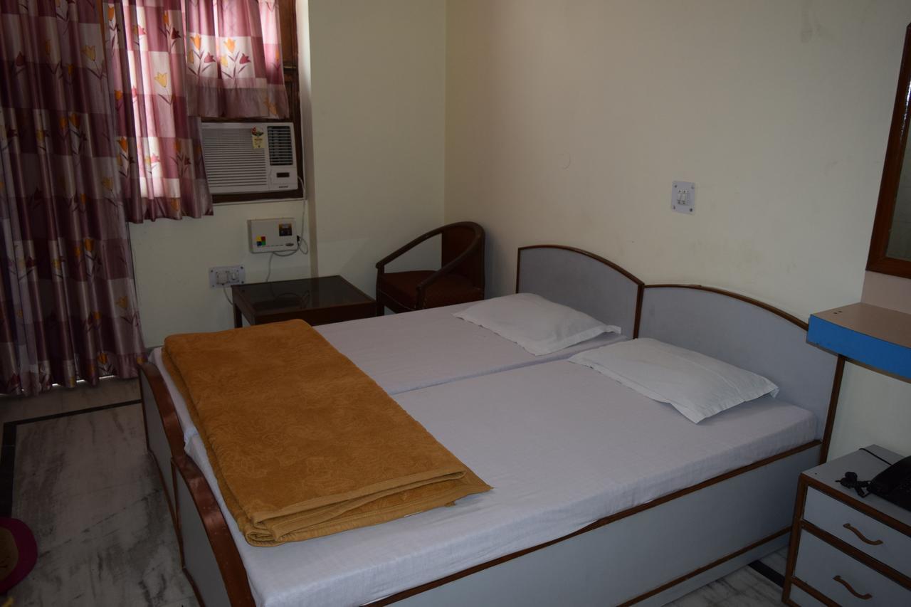 Hotel Raj Palace Rishikesh Bagian luar foto