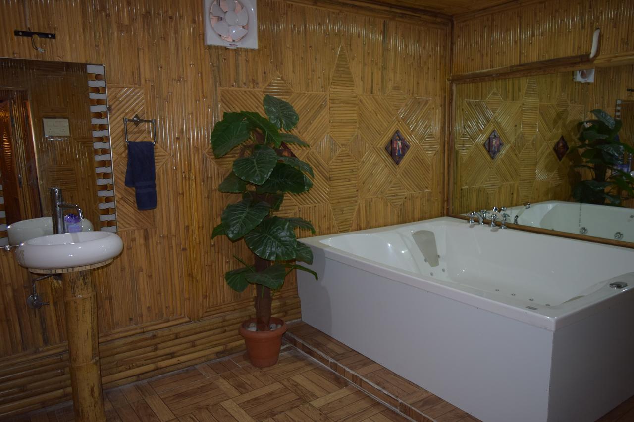 Hotel Raj Palace Rishikesh Bagian luar foto