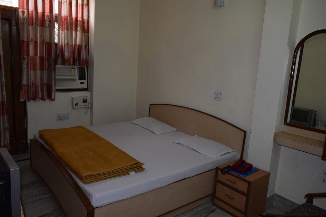Hotel Raj Palace Rishikesh Bagian luar foto