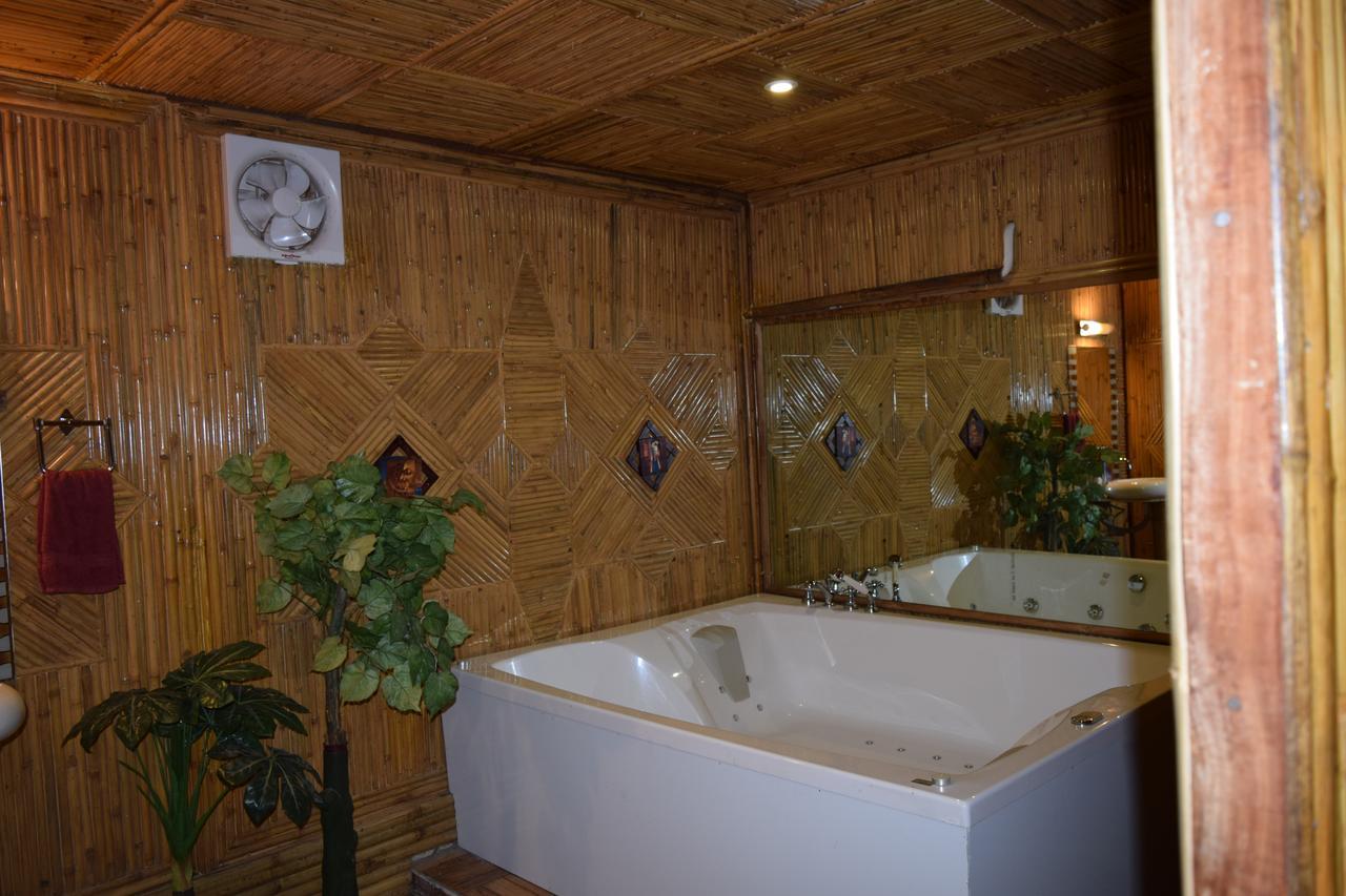 Hotel Raj Palace Rishikesh Bagian luar foto
