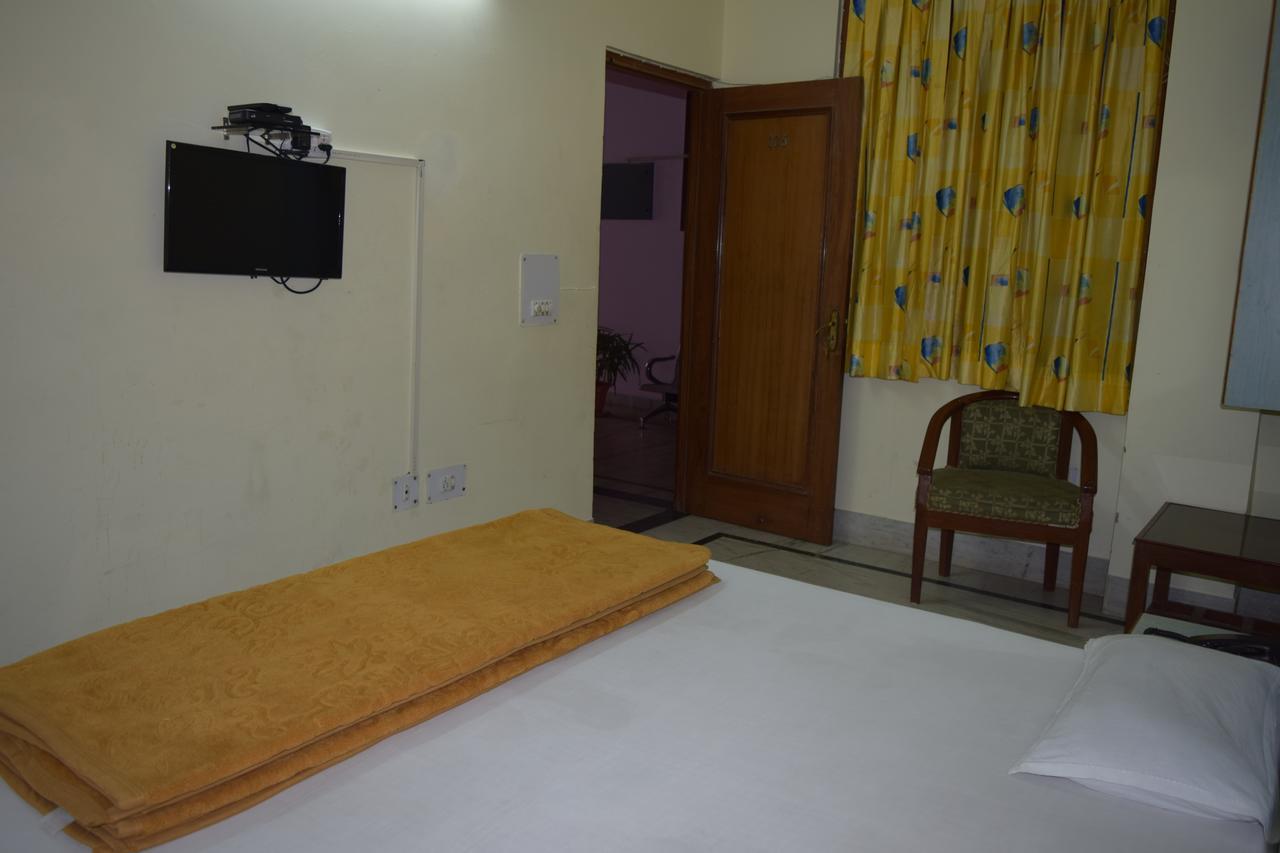 Hotel Raj Palace Rishikesh Bagian luar foto