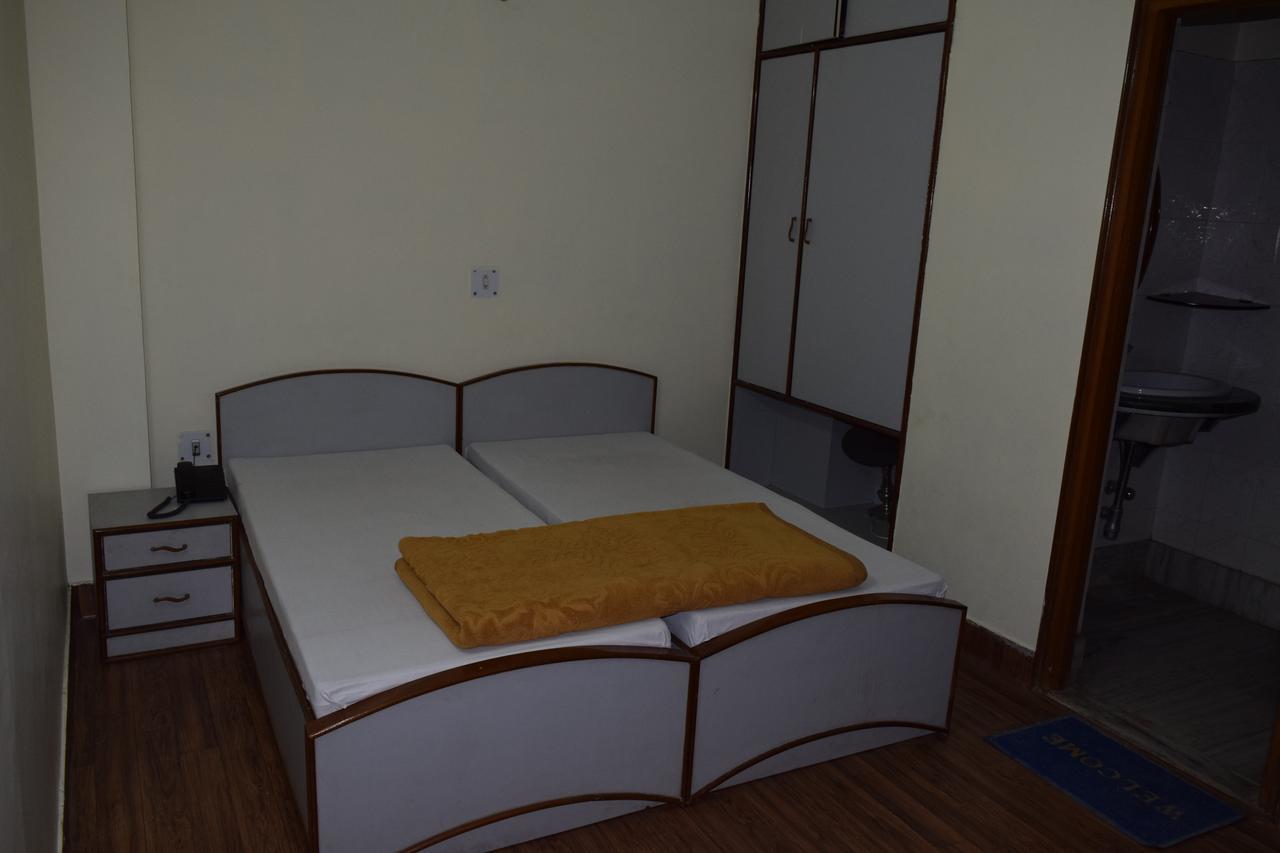 Hotel Raj Palace Rishikesh Bagian luar foto